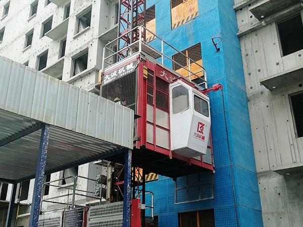 山西三建使用大誠機械施工升降機、物料提升機案例